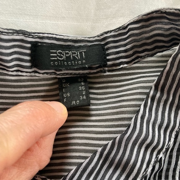 ESPRIT Collection Black& White Sheer Striped Ruffled Front Tuxedo Blouse. Size 2 - Picture 2 of 5
